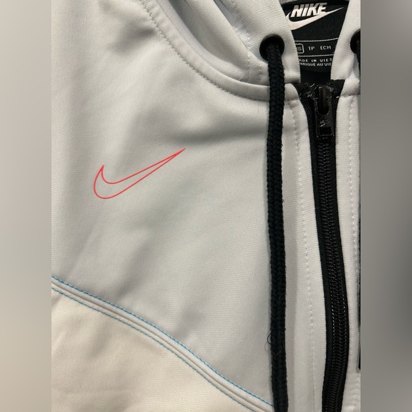 Nike cropped sweater with orange detailing 🧡🤍💙 - Picture 2 of 7